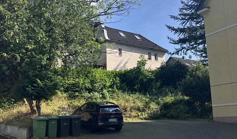 Renovated 3-room apartment with cellar and parking space in Burscheid.
