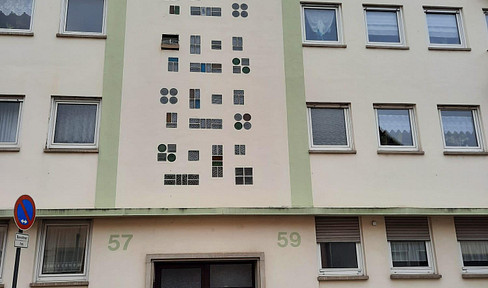 Attention! Completely renovated 1.5-room apartment in the basement level, featuring a fitted kitchen and a large storage room.