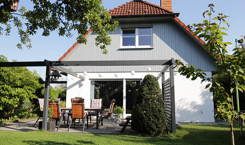 PROVISIONSFREI: Modernes Einfamilienhaus mit Südterrasse, Carport, zentrale und ruhige Lage