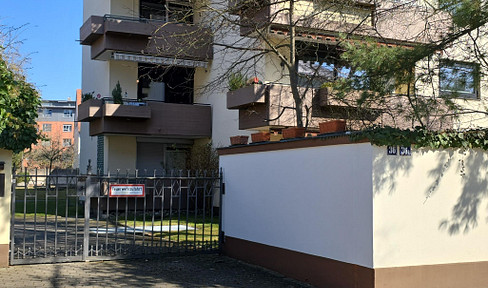 Furnished 2-room apartment with a balcony in Nuremberg, Maxfeld, located directly next to the city park.