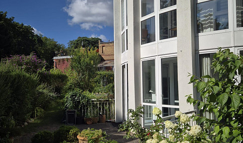 Stilvolles Wohnen auf zwei Ebenen – Helle Maisonette-Wohnung in Berlin-Wannsee