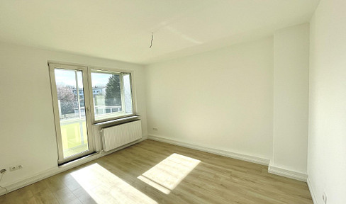 Well-maintained 3-room apartment with a balcony and daylight bathroom, located near the Weser river in Bremen-Woltmershausen.
