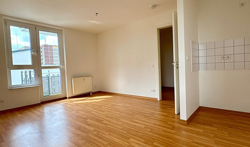 Helle 2-Zimmer-Wohnung mit Süd-Balkon und Aufzug in Leipzig-Grünau
