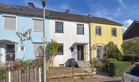 ROW HOUSE – DOUBLE GARAGE – TERRACE – GARDEN – REQUIRES RENOVATION.