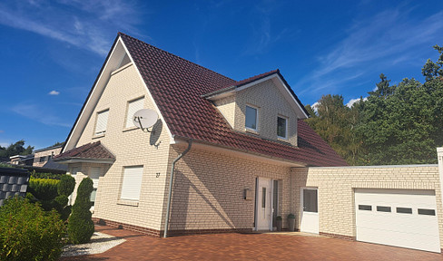 Detached house for sale.