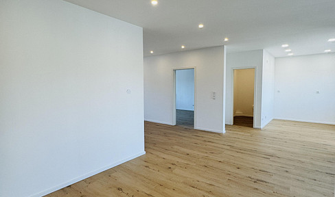 Neuwertige 6-Zimmer-Wohnung mit Einbauküche, Hauswirtschaftsraum und 2 Balkonen