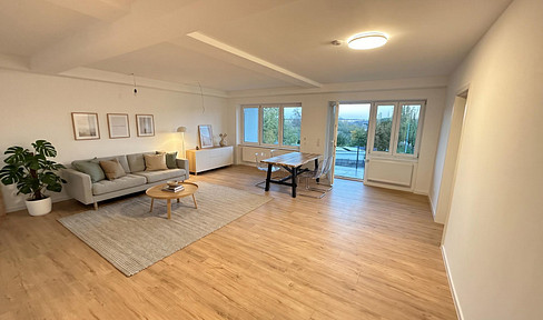 Future-proof and energy-efficient: Spacious 116 m² apartment with a heat pump and solar panel system.