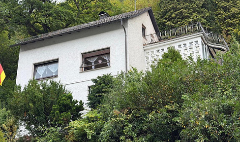 Einfamilienhaus mit Aussicht und großzügigem Waldgrundstück