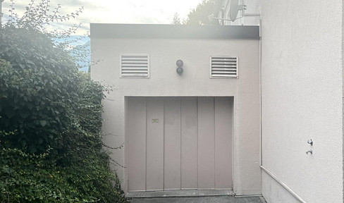 Excellent opportunity: Underground parking space in a prime location in Bad Reichenhall, close to the city center and the hospital.