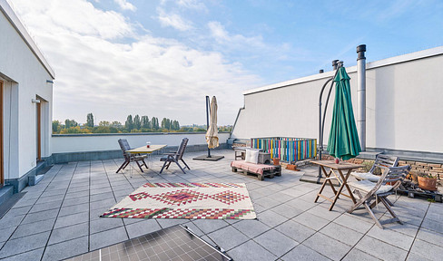 Über den Dächern Berlins: Lichtdurchflutete DG-Maisonette mit 92m² Dachterrasse & Panoramablick