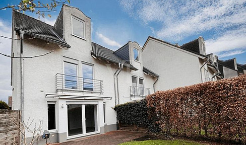 Attractive terraced house with its own garden and terrace, located in Bonn-Beuel.