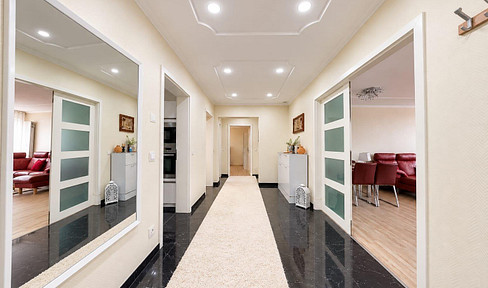 Spacious 4-room apartment with elevator and 3 underground parking spaces.