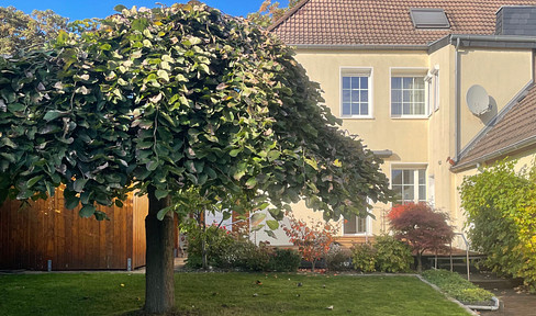 Modern single-family house with plenty of space and an idyllic garden, for sale with land.