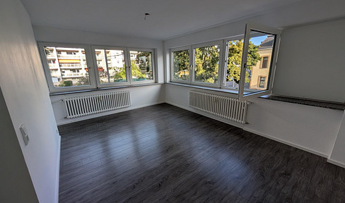 No fees: Modern 3.5-room apartment in Cologne-Weidenpesch.