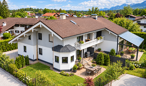 Commission-free: Renovated semi-detached house with bay window, tiled stove, and south-facing garden – located in Thansau, near the Inn River.