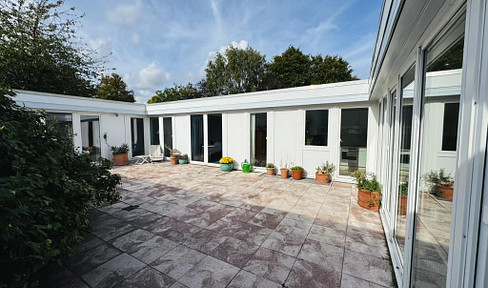 Atrium bungalow.