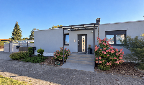 Two living areas, garden & wellness: Two-family house with energy efficiency rating A+.