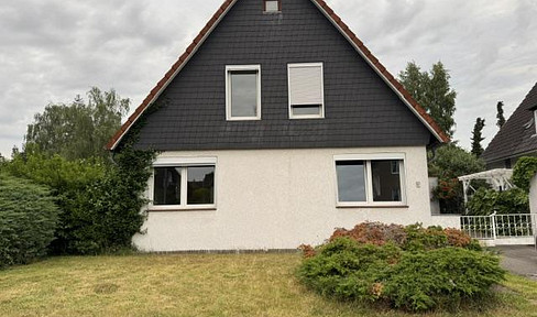 Detached house in St. Gertrud with its own land (commercial property). Energy performance certificate is being prepared.