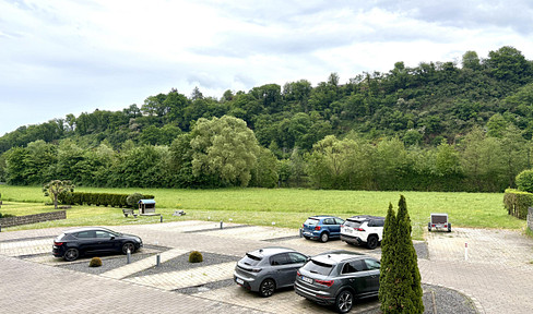 TRAUMHAFTER SAARBLICK | Moderne 3-Zimmer-Wohnung mit Balkon & 2 Stellplätzen *Provisionsfrei*