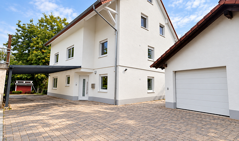 Spacious family home with a separate apartment in Reichenbach-Steegen.