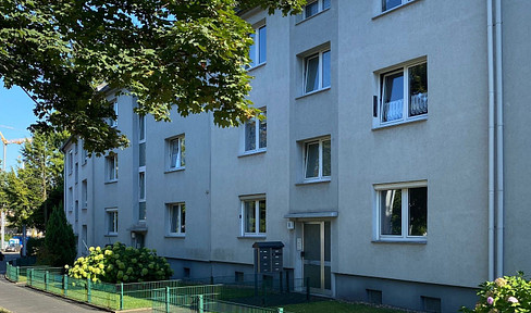 Beautiful ground-floor apartment with fitted kitchen and garage, located in a quiet area of Essen-Borbeck.