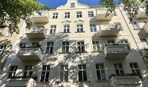 Ruhig & lichtdurchflutet - 3 Zimmer-Altbauwohnung mit Balkon in Charlottenburg