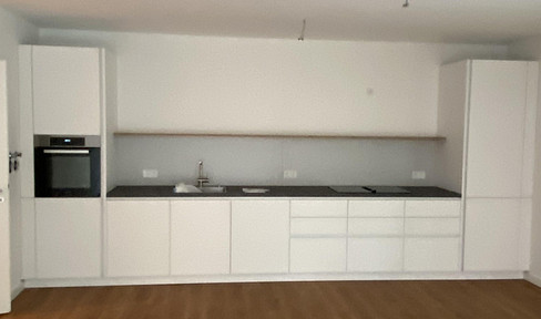 Ground floor family apartment with a private garden, located near the Alster lake.