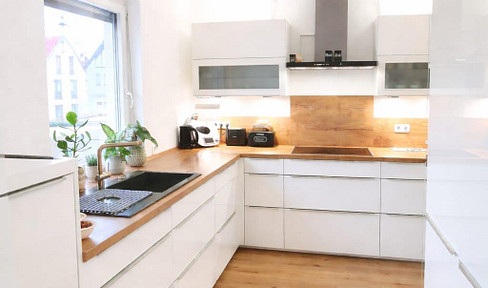 3-bedroom apartment with a balcony and parking space.