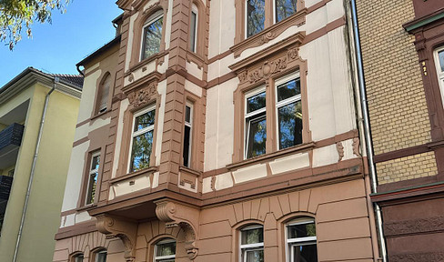 3-room apartment in Frankfurt-Sachsenhausen, with balcony, fitted kitchen.