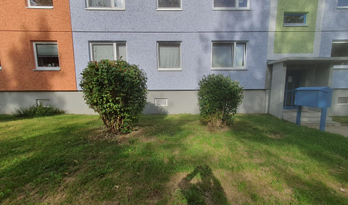 Spacious 4-room ground floor apartment with balcony in Gera-Lusan – including a kitchen, which you can renovate yourself!