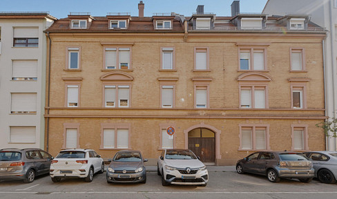 4 apartments with vacancies and potential for expansion, divided into separate ownership units (condominiums) - minimum 4.5% return - centrally located in Neu-Ulm.