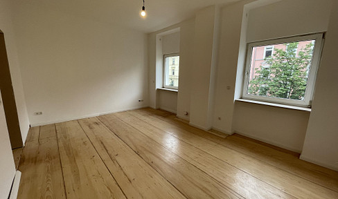 Charming 2-room apartment in a historic building, located in the highly desirable Nordend neighborhood.
