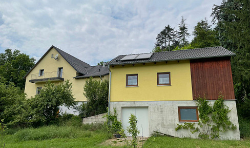 House with a dream-like plot of land directly on the water, 5 rooms, fitted kitchen.
