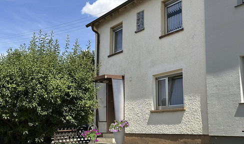 No fees: Family-friendly semi-detached house.