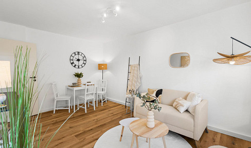 Move in immediately! Renovated 2-room apartment with a balcony and gas central heating, located in the Ostviertel district.