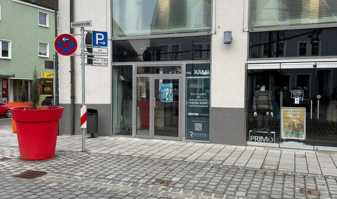 Prime retail spaces and office areas in a central, top-tier location in Schwandorf.