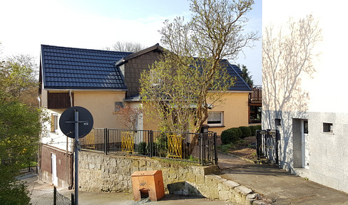 Beautiful small renovated home - near the center of Treuen