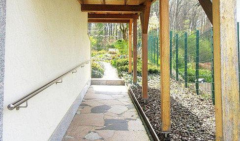 Schöne ruhige 2,5 ZKBGWDM 2.OG, mit Mieterpreisgarantie kl. Balkon in Beste Lage,
