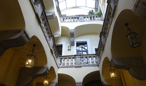 3-room apartment with an attached, covered terrace, located in the historic old town.