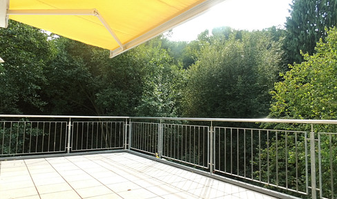 Dreamy penthouse with roof terrace and private garden at Jenischpark from private owner