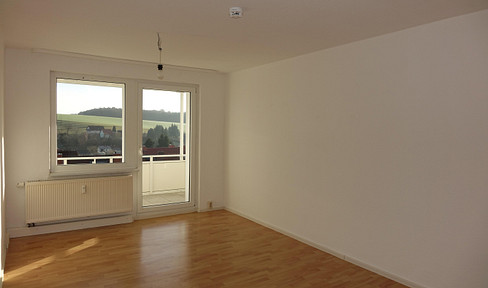 Reserved! / Bright 3-room apartment / Balcony with laminate flooring.