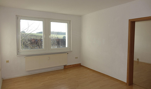 Sunny 2-room apartment with fitted kitchen.
