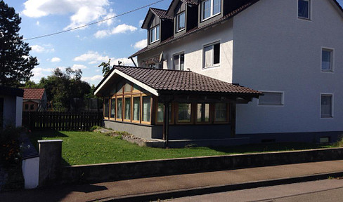 5-room apartment on the ground floor in Meitingen/Waltershofen, part of a detached house, with a garden and a large conservatory.