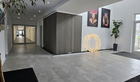 Top office space with many possibilities, EUR 15,- to 17,- warm, kitchen & sanitary facilities included