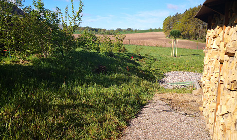 Building plot suitable for a detached house and/or a tiny house.  Features: no mandatory homeowner association fees, primary residence allowed, self-sufficiency potential, largely self-sufficient.