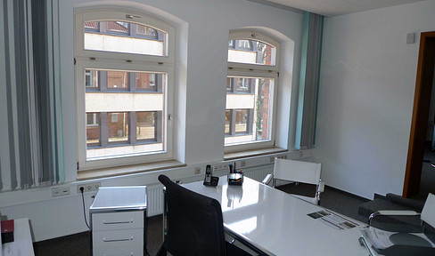Two beautiful, bright offices in the heart of Pinneberg