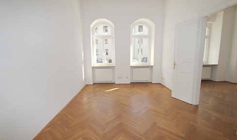 Government district: Beautiful 3-room apartment near the Elbe, WB ground floor Li, E1