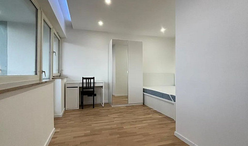 Frisch renoviertes Zimmer mit Balkon für Studenten & Young Professionals