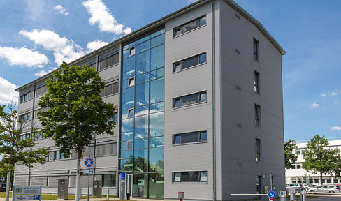 Office space for rent: 815 square meters.