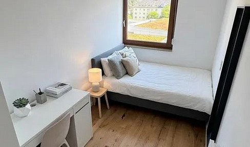 MUNICH SENDLING: Newly renovated and furnished 4-bedroom apartment (first occupancy) on the 4th floor with elevator, plus a duplex parking space in an underground garage.